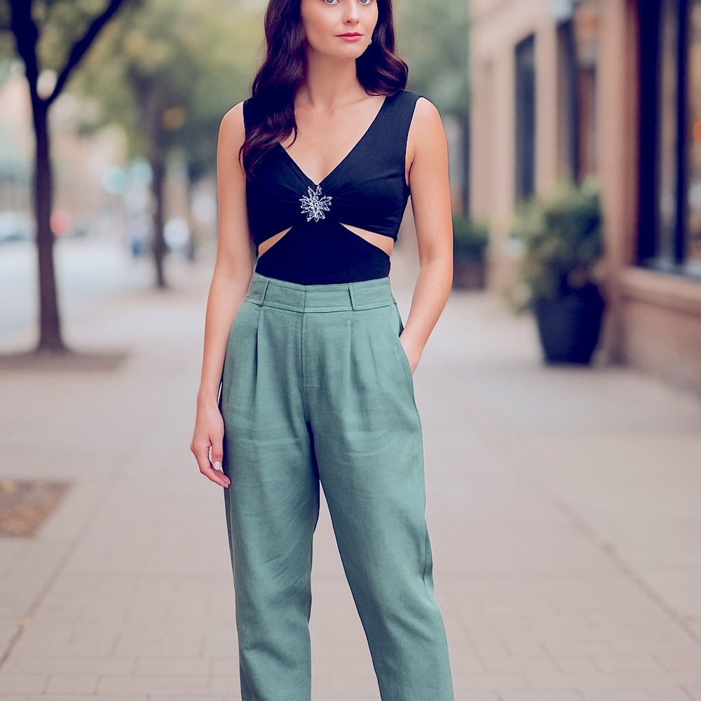 NWT Taylor Green Trousers with Polished Fit